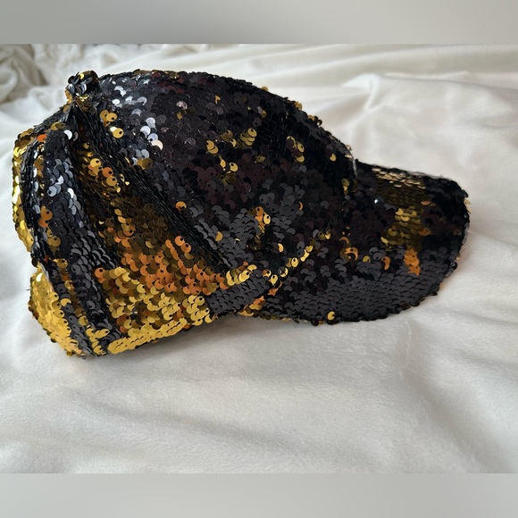 Reversible full sequin cap - Picture 4 of 8